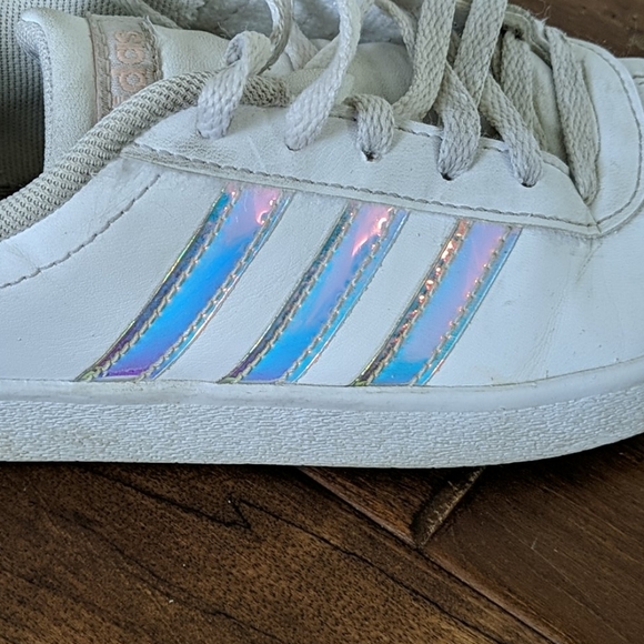 White Adidas sneakers irredescent stripes - Picture 5 of 6